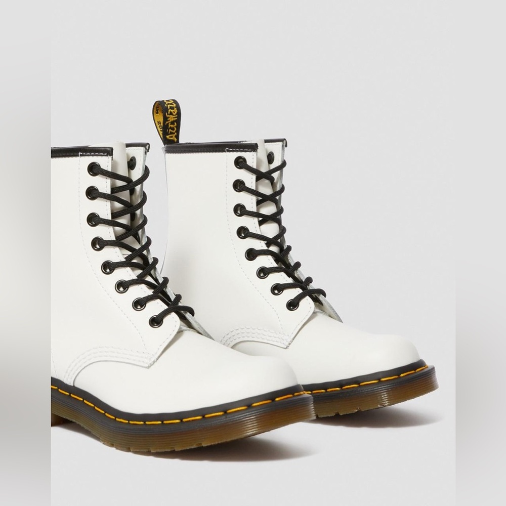 DR. MARTENS 1460 WOMEN'S SMOOTH LEATHER LACE UP BOOTS - Picture 2 of 16